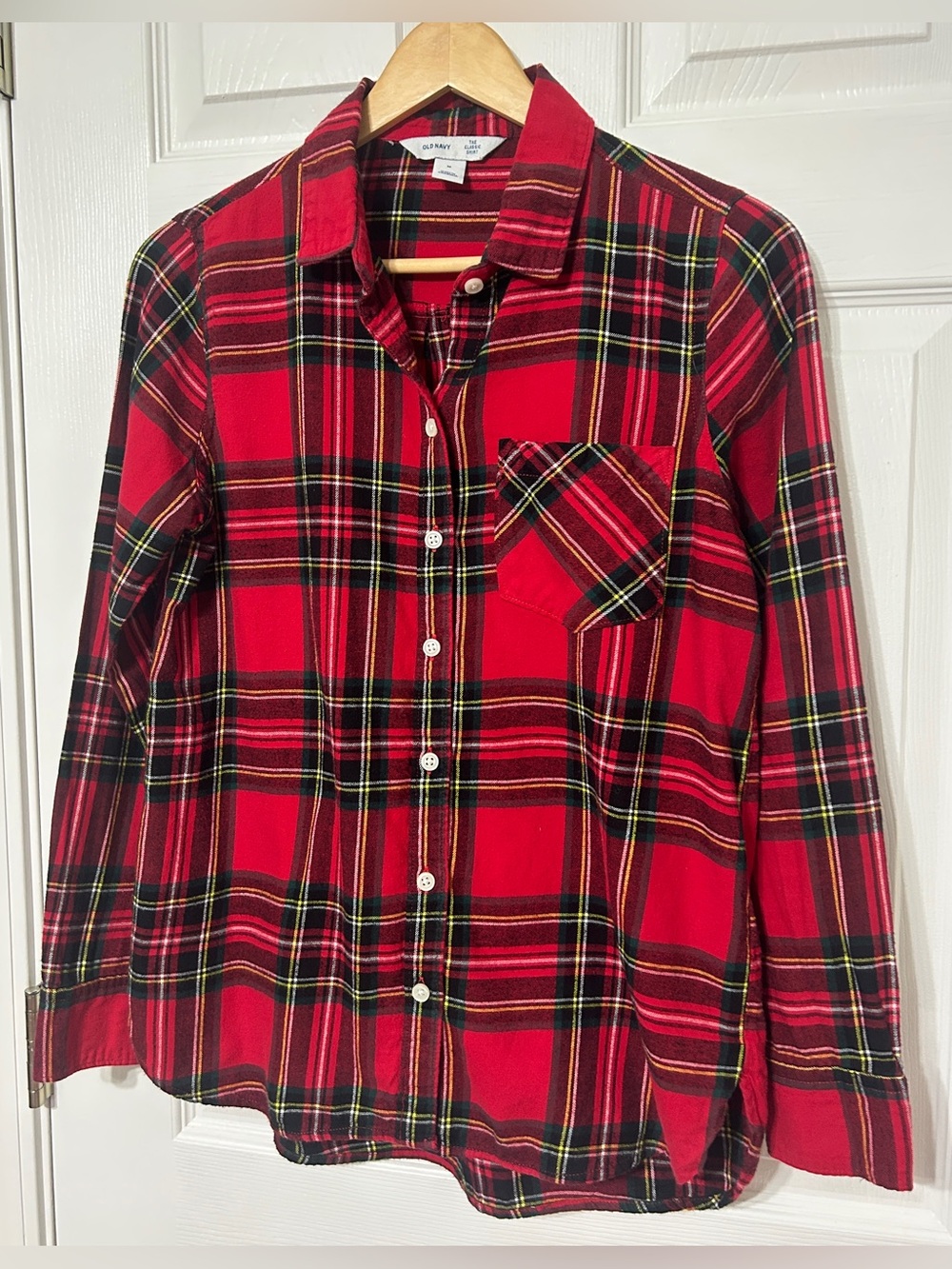 Old Navy Women’s The Classic Shirt Red Plaid  Cotton Flannel Button Up Size M